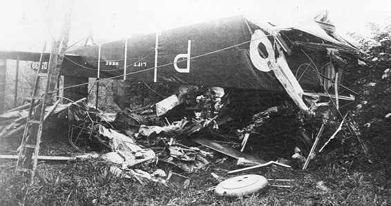 The remains of HP O/400 D5439 inverted near Centocelle Aerodrome